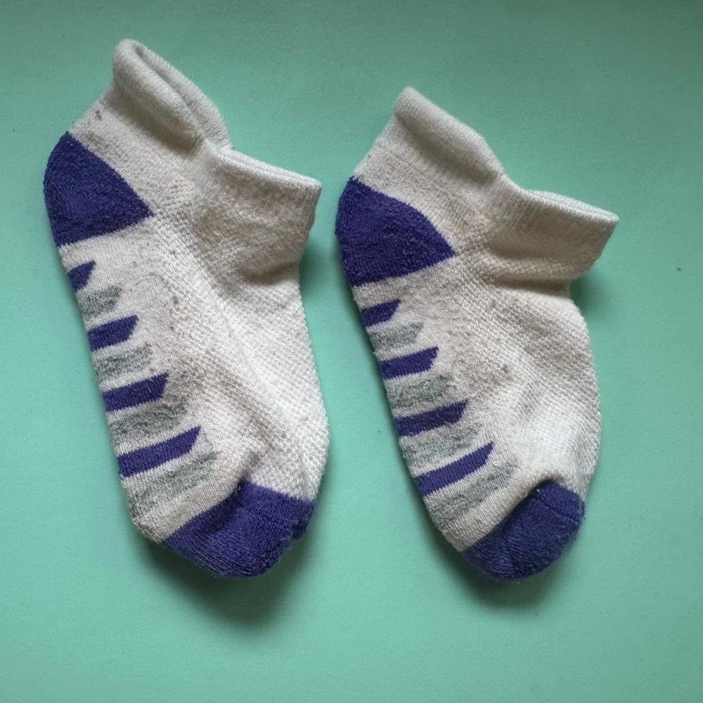 Size‎ 3Toddler Lot Of 4 - 1 Jeans, 1 Sweater, 1 Sweatshirt, 1 Socks